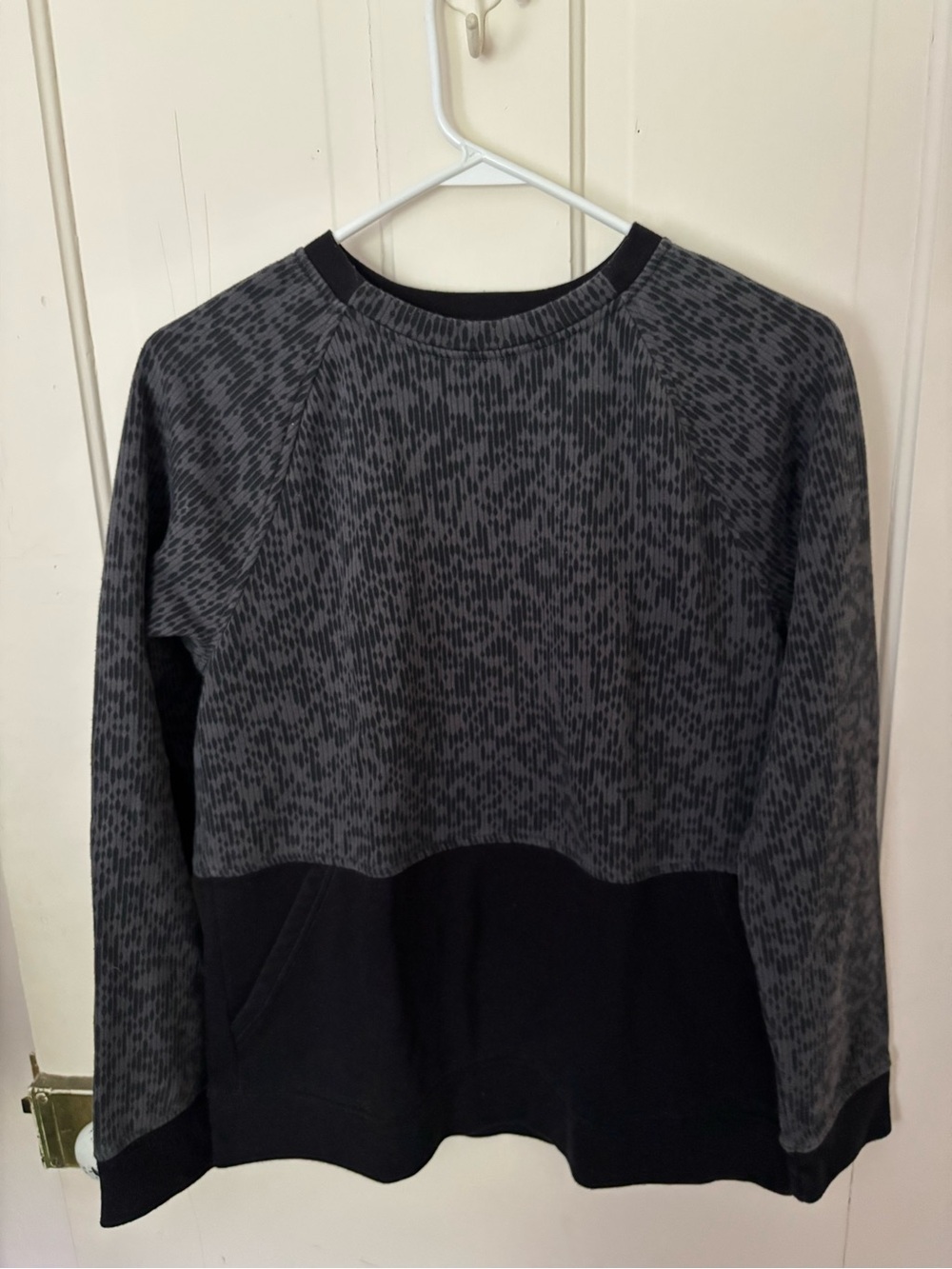 Kids long sleeve with front pocket